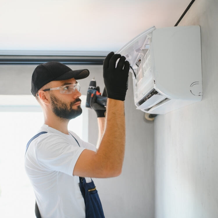 خدمة إصلاح مكيفات سريعة وموثوقة من شركة تركيب وصيانة مكيفات في الرياض